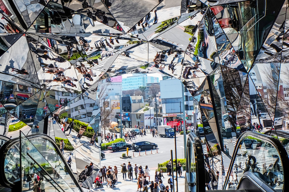 Tokyo Crowd in mirror